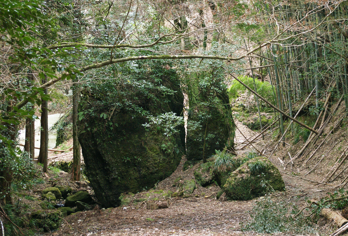 観音洞の大岩